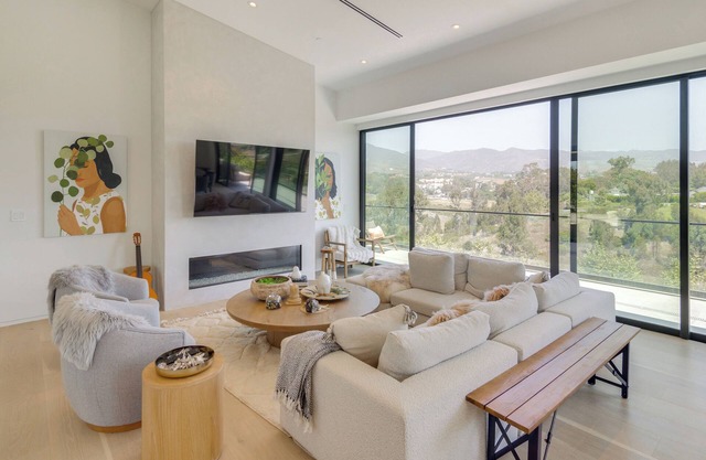 1 Mi to Point Dume: Mtn-View Escape w/ Patio!