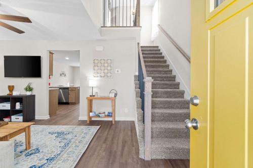 1-Mile to Downtown Clarksville Queen-City Charmer