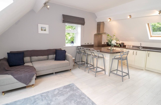1 OLD KINGDOM HALL, pet friendly, character holiday cottage in Amlwch