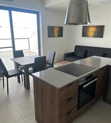 1 Room in a shared 3 bedrrom apartment in Swieqi 10 mins away from Paceville and beach