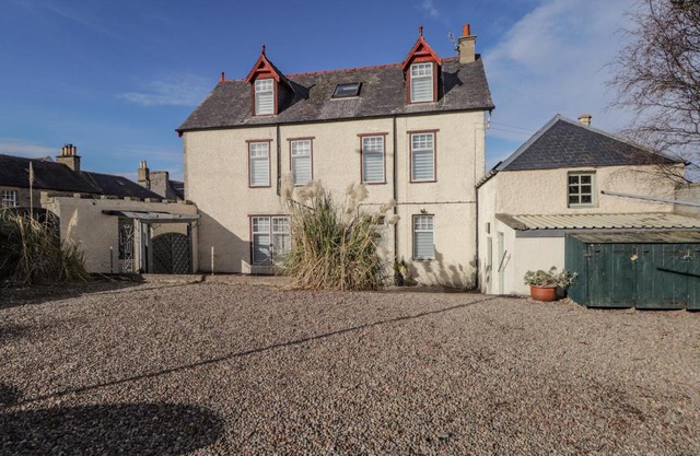 1 Seafield Street