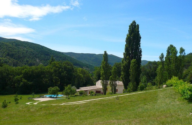 10 minutes from Nyons, Joli Cottage "3 stars", exclusive pool, classified natural site