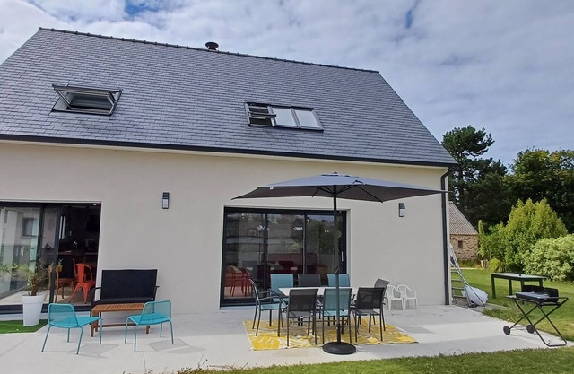 10 minutes walk from the beach spacious new house fully equipped for 8 people