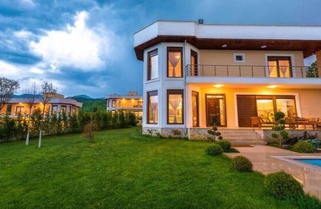 10 Sleeps, Villa Suitable for Large Groups - AWZ 298