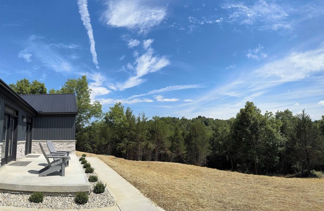 100 Acre Relaxing Retreat Near ARK- The Cabin