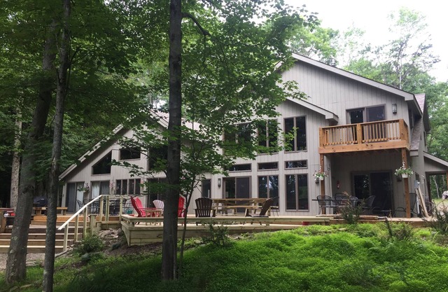 100' Lakefront on Green Glade w/Private Dock, Pickleball, kayaks, A/C, 12 guest