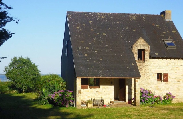100 m from the beach, very quiet house, sea view.