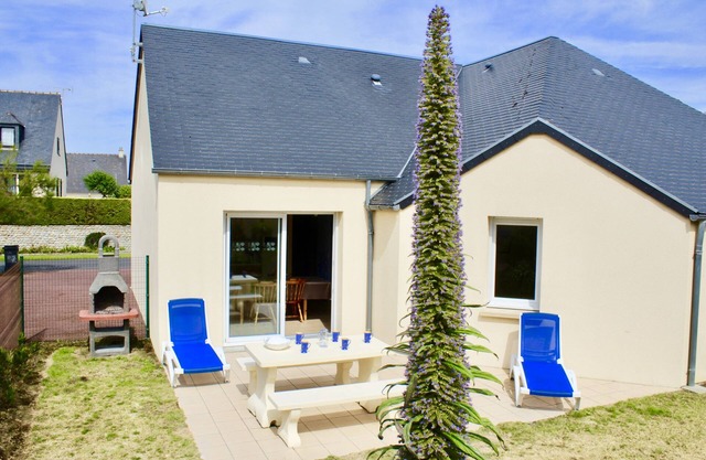 100 meters from the BEACH, Classified TOURISM & HANDICAP all inclusive, Parking