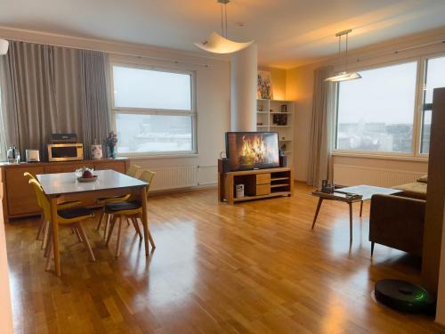 100 square meter 4-room central smart apt