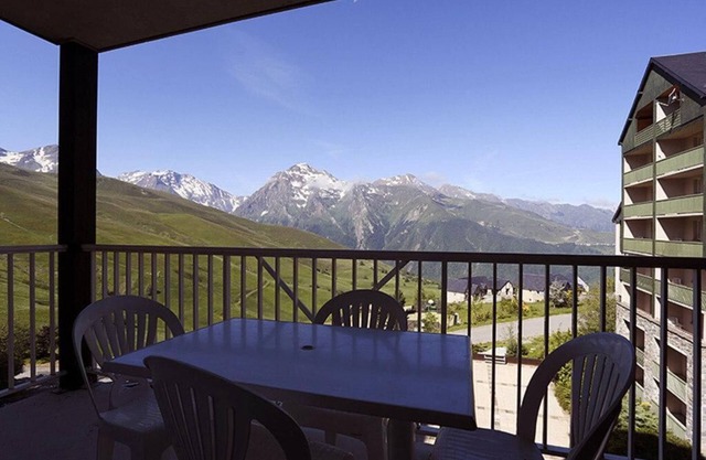 100m from resort center, floor -1, terrace, balcony, tv, ski locker, 28m², Peyragudes