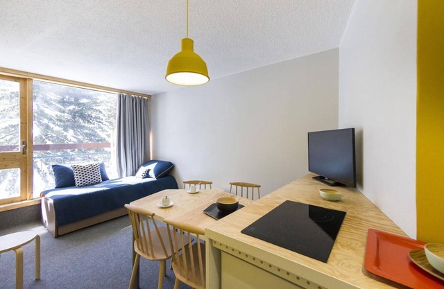 100m from ski slopes, 2nd floor, view forest, balcony, tv, ski locker, 27m², Les Arcs