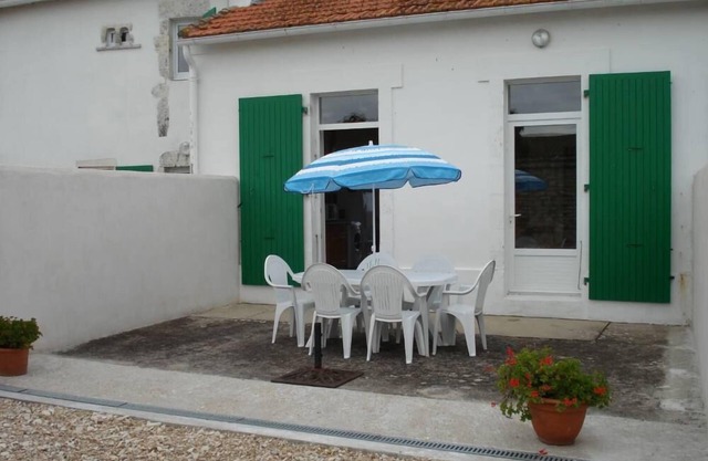 100m from the sea by private way