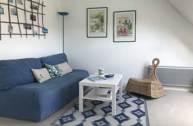 100m from the sea, bright apartment overlooking the marina,