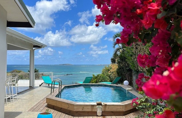 100m from the sea (boat rental), in a fishing village: Villa facing the ocean
