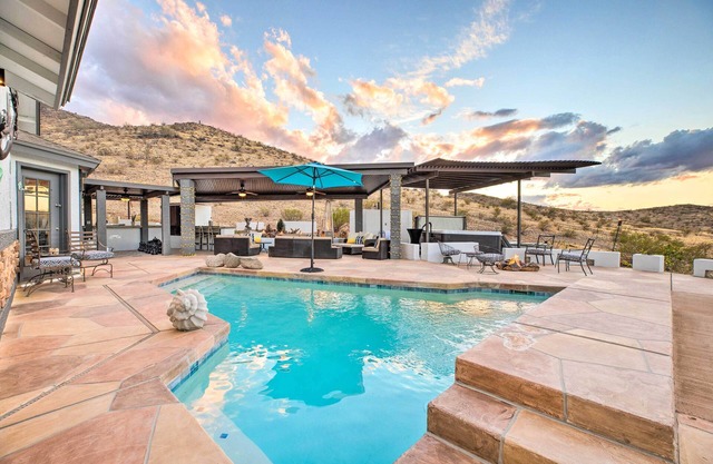 11 Mi to Dtwn: Phoenix Guest House w/Hot Tub