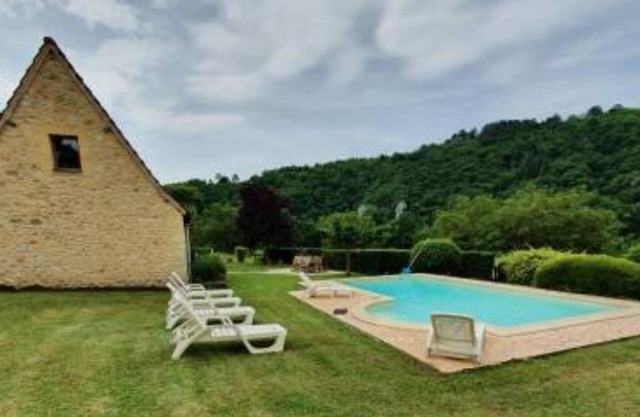 11 PERSON CHARACTER HOUSE with private pool & view of the Vézère Valley