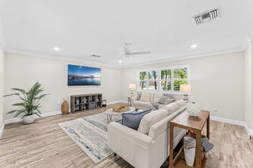 1109 Seminole Dr