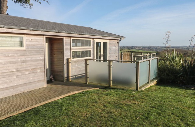 12 FARAWAY FIELDS, pet friendly, luxury holiday cottage in Dobwalls