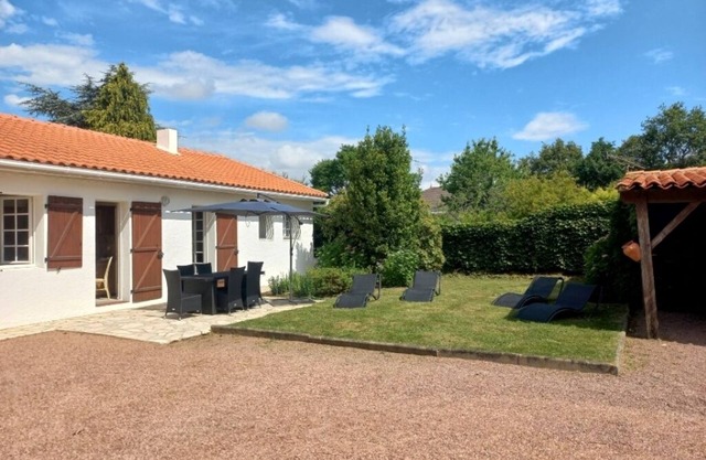 12 km St Gilles Croix de Vie to Coex. Sea, Golf, 3 lakes. 25 km Sables d'olonne