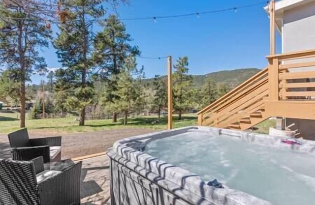 12 min to Red Rocks - Hot Tub, Fire Pit & Mountain Views