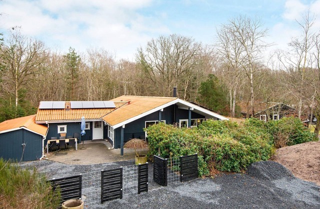 12 person holiday home in Glesborg-By Traum