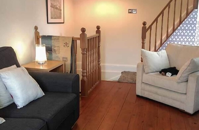 12 RATTLE ROW, romantic, character holiday cottage in Holmfirth