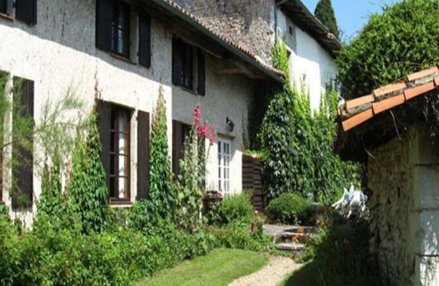 12th-century country home perfect for large groups and families