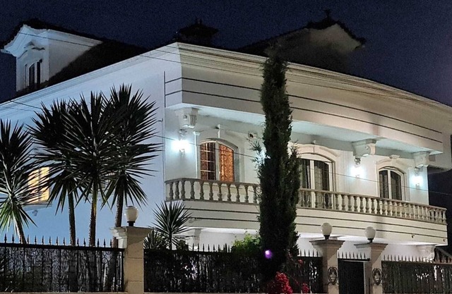 13 Room Luxury Villa 25-50 Guests