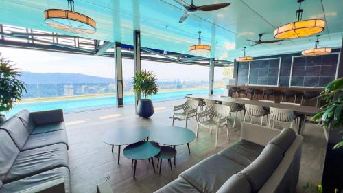14 Mossaz skypool 5mins to 1U and Ikea atEmpire City by Light House