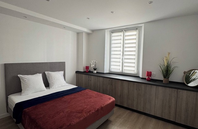 14484 T2 Air-conditioned in a residence close to beaches and shops