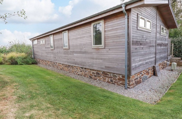 15 FARAWAY FIELDS, pet friendly, luxury holiday cottage in Dobwalls