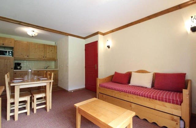 150m from shops, 2nd floor, fitness, swimming pool, balcony, tv, ski locker, 32m², Val Cenis