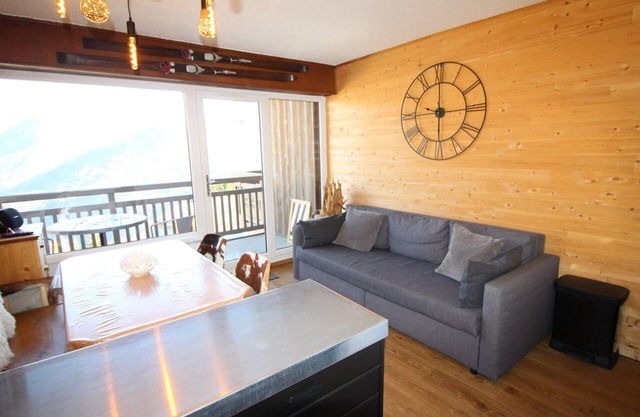 150m from ski lifts, 3rd floor, view mountain, balcony, tv, ski locker, 40m², Auris en Oisans