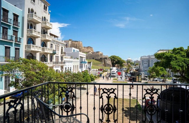 16 Guest Spanish Building In Old San Juan