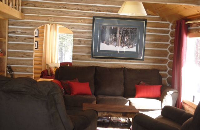 16 Mile Cabins Family Log Cabin. Off Grid Wilderness Getaway!