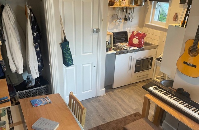 17m2 studio, calm, garden view, well located