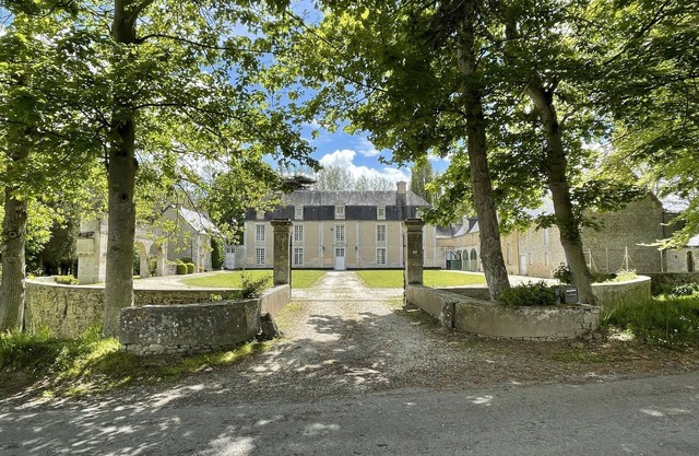 17th century château in its original state, near Bayeux and the D-Day landing beaches