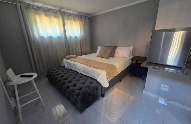 180 Degrees View on The Kloof – 5-Bedroom Luxury Home with a View in Roodepoort