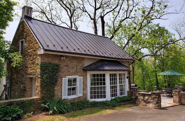 18th Century Stone Cottage minutes from historic Middleburg