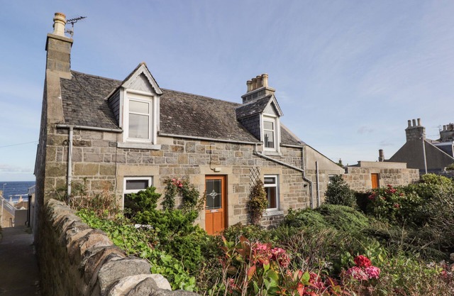 19 REIDHAVEN STREET, pet friendly, with a garden in Whitehills