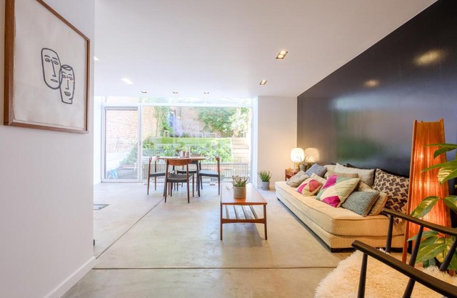 1bd apartment with garden Brugmann area