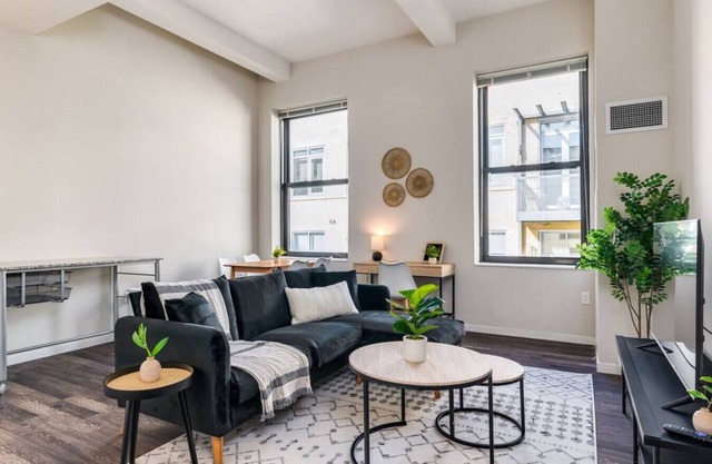 1Bedroom w/Rooftop Access Mins. from Carew Tower