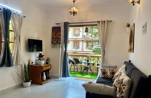1bhk flat with pool view 5 mins walk to Candolim beach in a prime location.