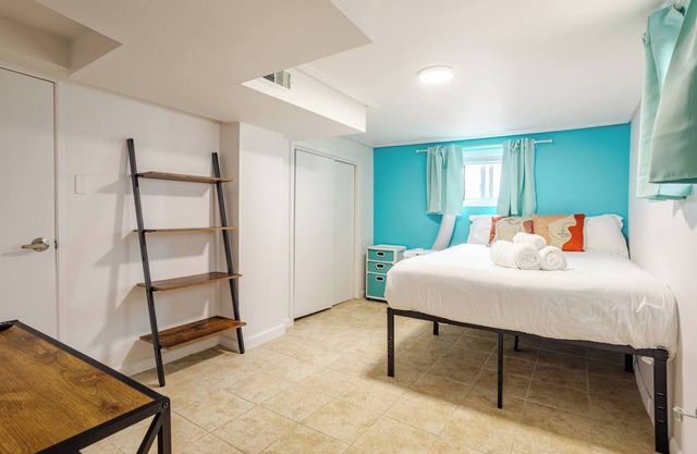1BR Manhattan Escape, Netflix & Pet-Friendly