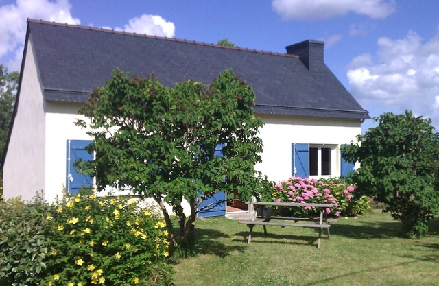 1km from Morgat beach, sleeps 5, quiet hamlet