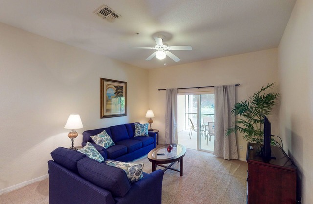 1st floor condo w/limited-mobility access, tennis court, pools, restaurant, gym
