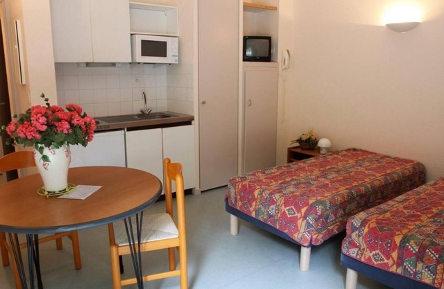 1st floor, fitness, swimming pool, parking, tv, 53m², Guzet