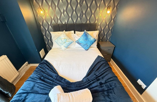 1st Flr 3 Bed Flat Near Elephant and Castle- 4EC