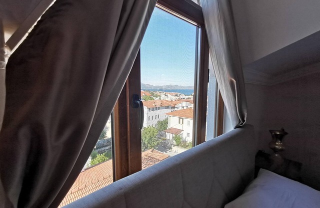 2+1 apartment in the center of Datça with sea view. 4 minutes to beach