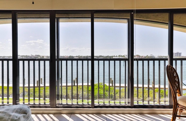 2/2 Riverfront Condo at Bouchelle Island